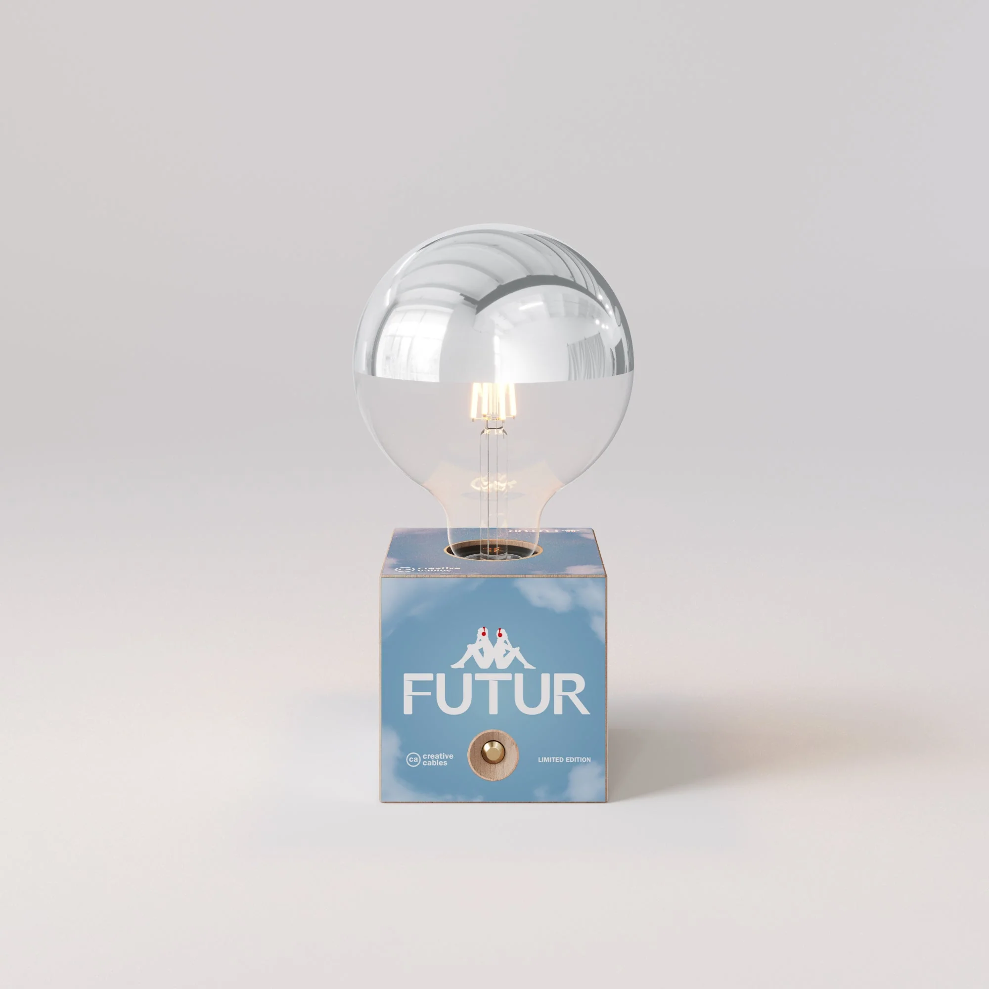 Lampe à batterie Cabless03 « Futur » avec ampoule globe demi-sphère argent - Futur Festival - Image 4