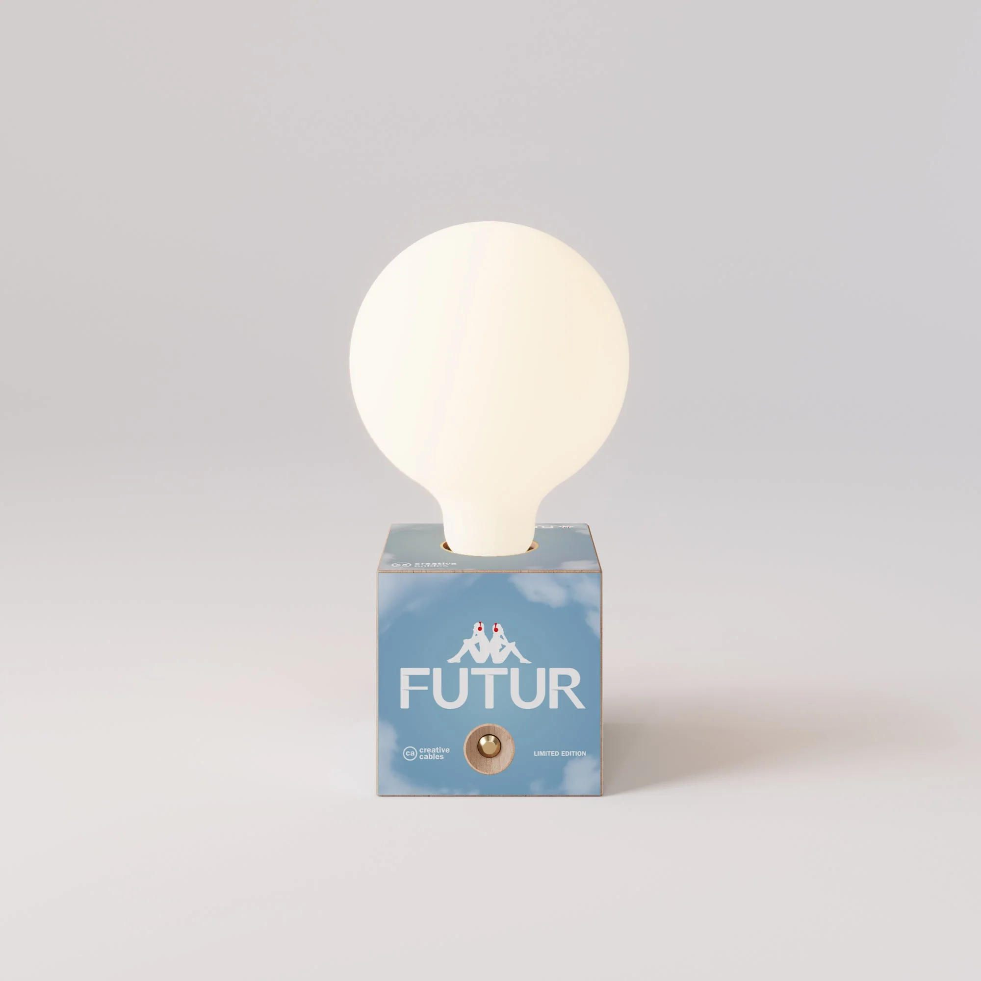 Lampe à batterie Cabless03 « Futur » avec ampoule globe effet porcelaine - Futur Festival - Image 4