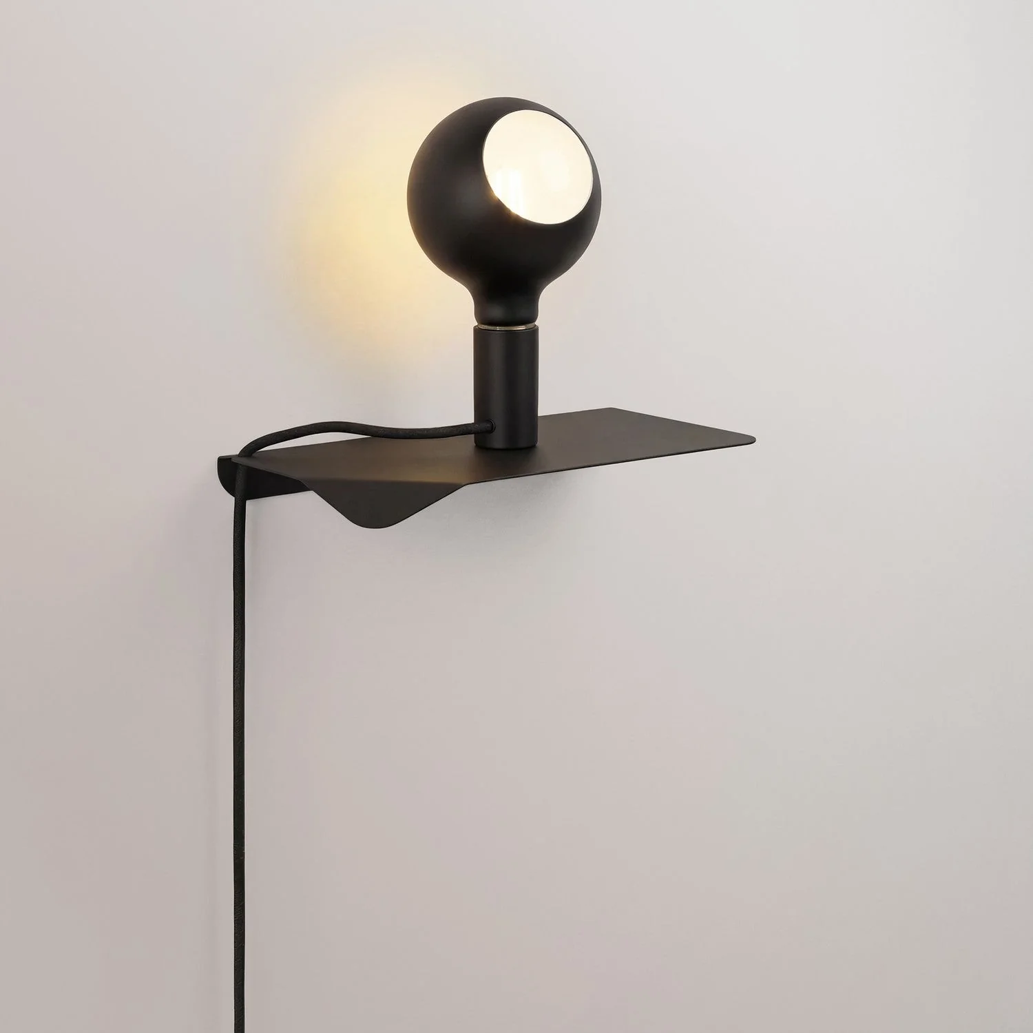 Combo Camo - Lampe avec étagère et Fiche UK - Noir