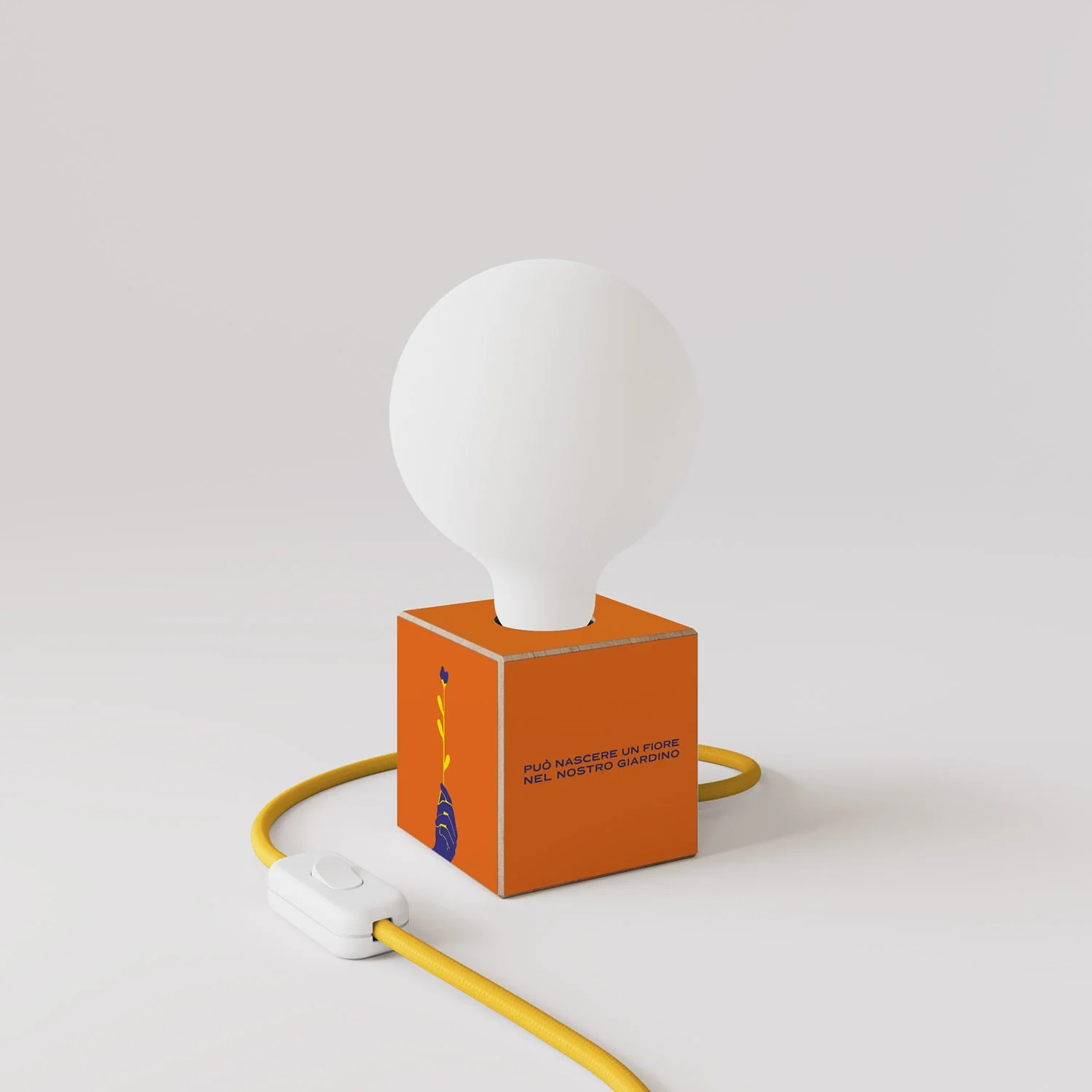 Lampe de table Cubetto avec fiche US, "Può nascere un fiore" ampoule effet porcelaine globe - Santomanifesto - Image 3