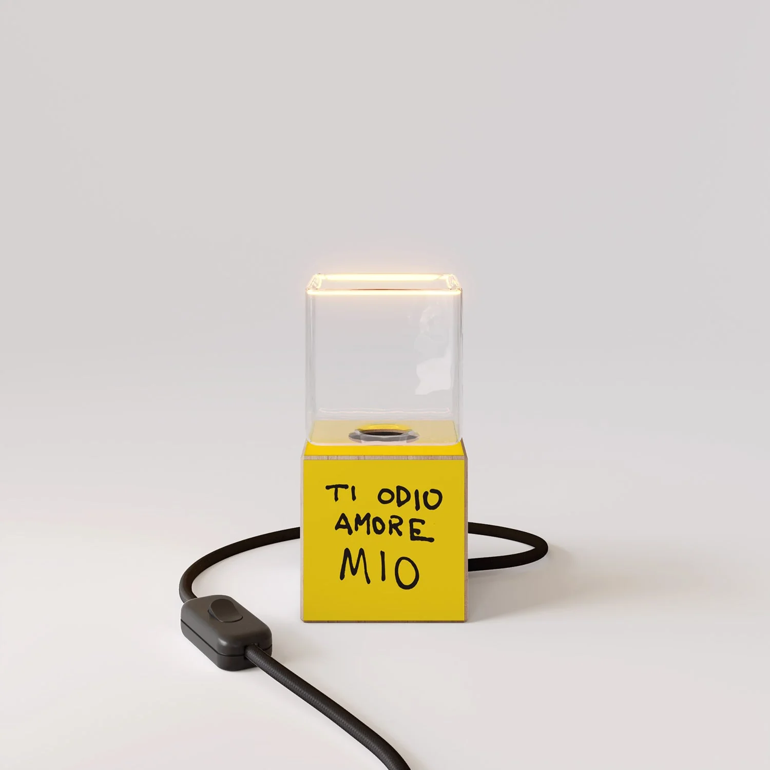 Lampe de table Cubetto avec fiche US, « Ti odio amore mio » Ghost bulb - Santomanifesto - Image 5