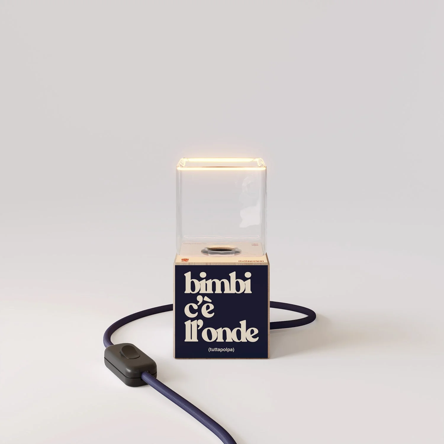 Lampe de table Cubetto avec fiche US, ampoule Ghost « Bimbi c’è l’onde » - Tuttapolpa - Image 5