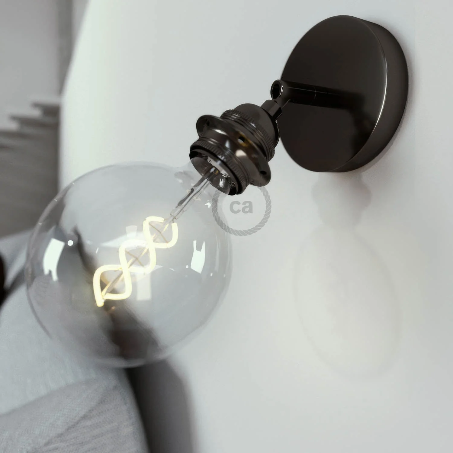 Fermaluce Métal 90° avec douille filetée E27, point lumineux en métal orientable - Noir perle - Image 2