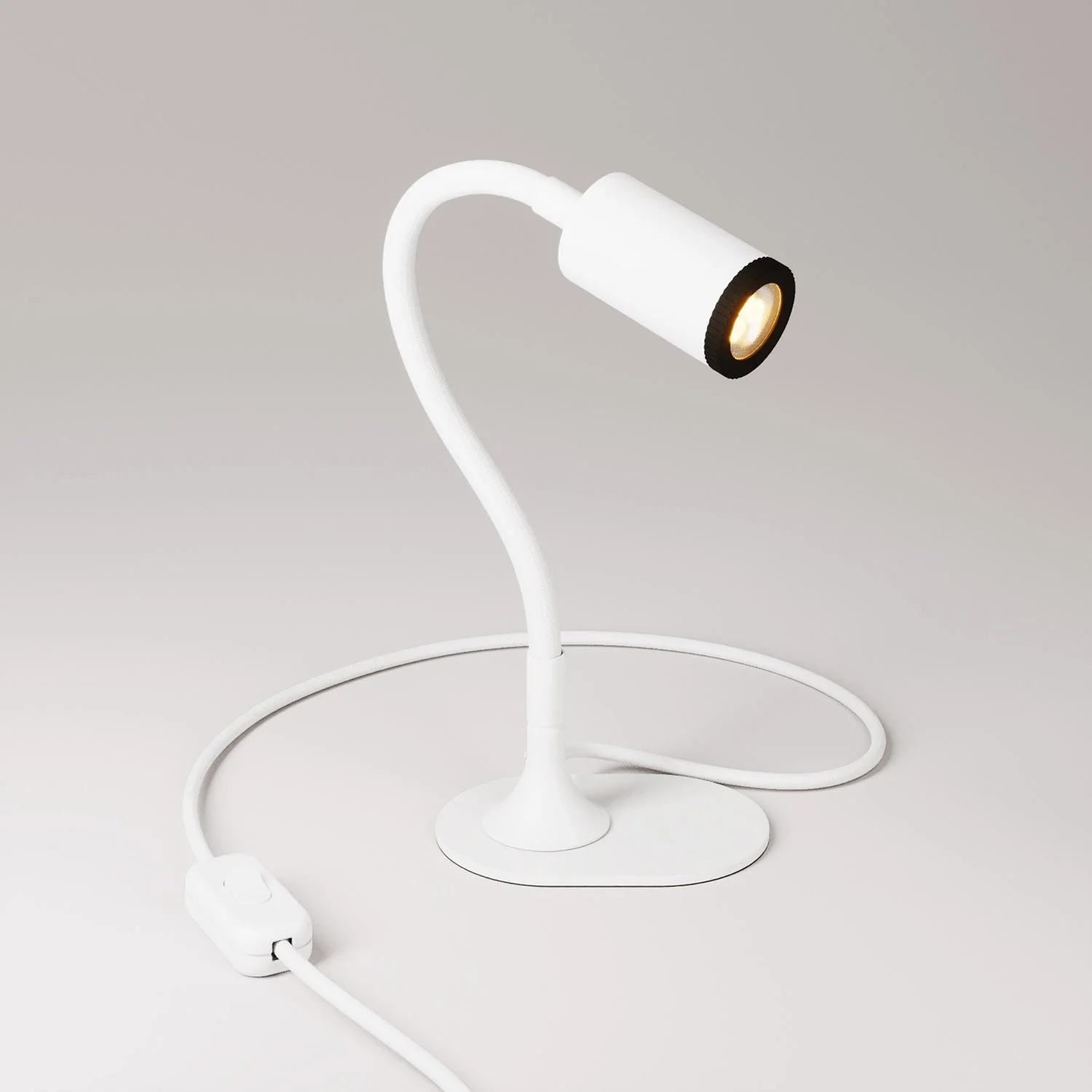 Lampe de bureau MAG-Y avec Flex, base métallique ovale, lumière spot et fiche UK - Blanc mat