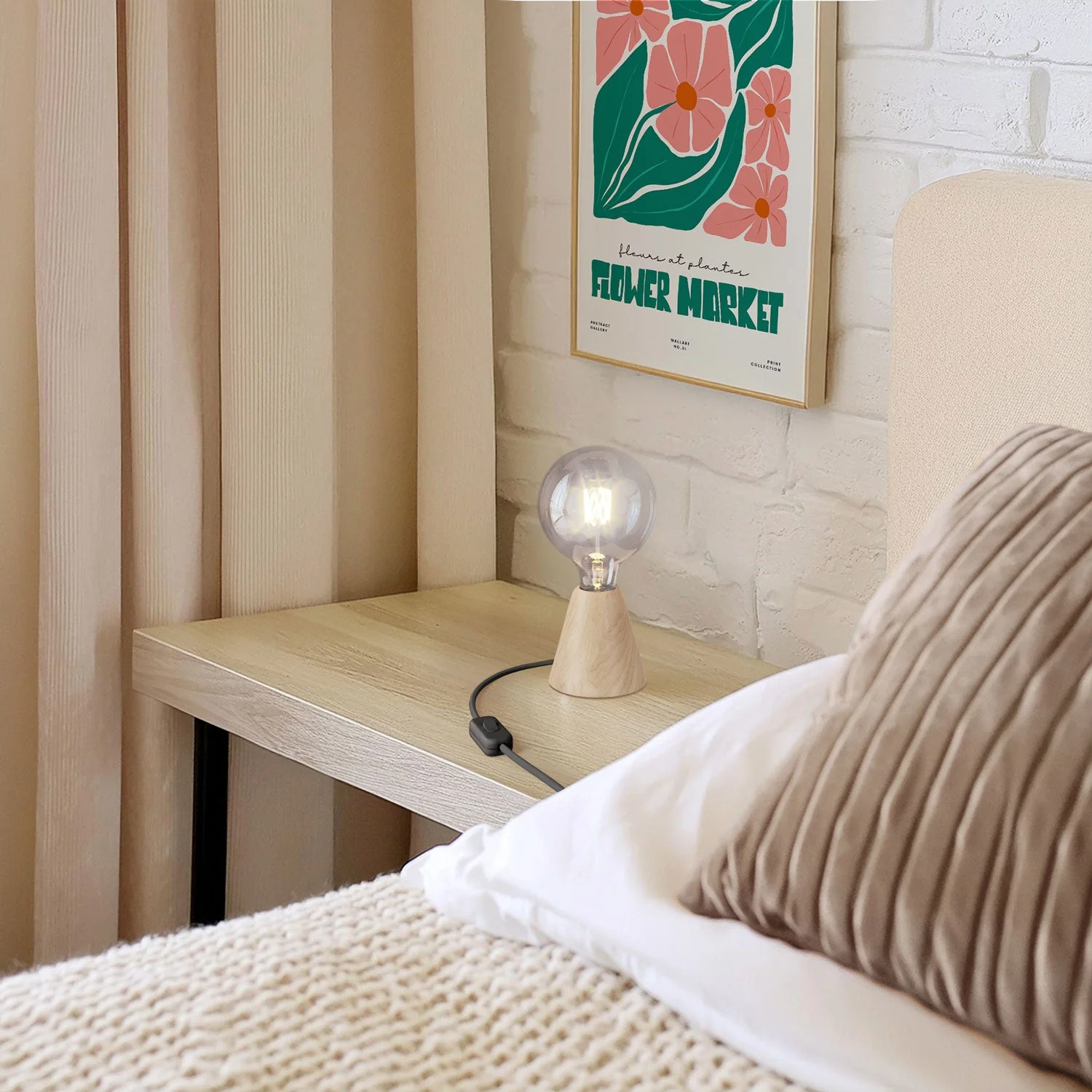 Lampe de table avec base en aulne, ampoule transparente, câble RM04 et fiche UK - Image 2