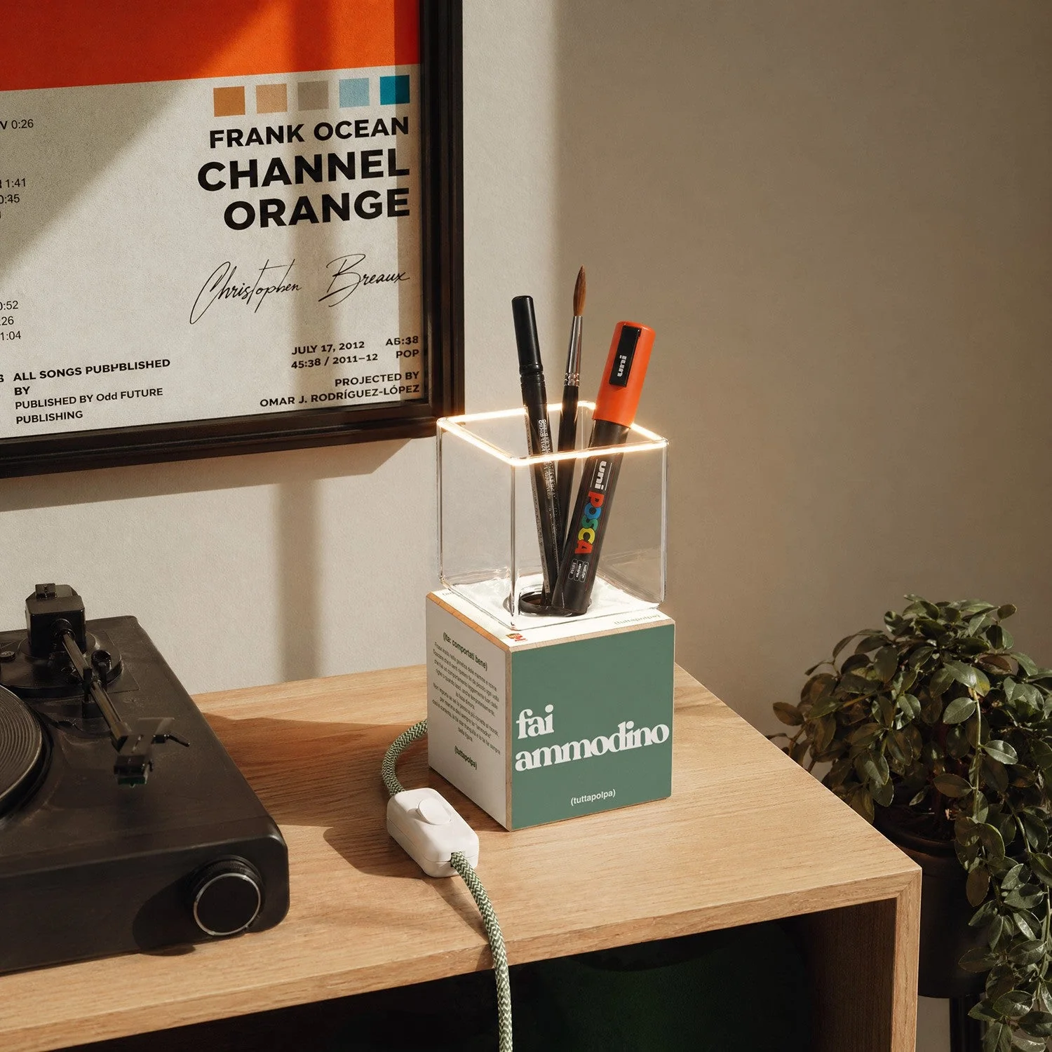Lampe de table Cubetto avec fiche US, « Fai ammodino » Ghost bulb - Tuttapolpa - Image 3