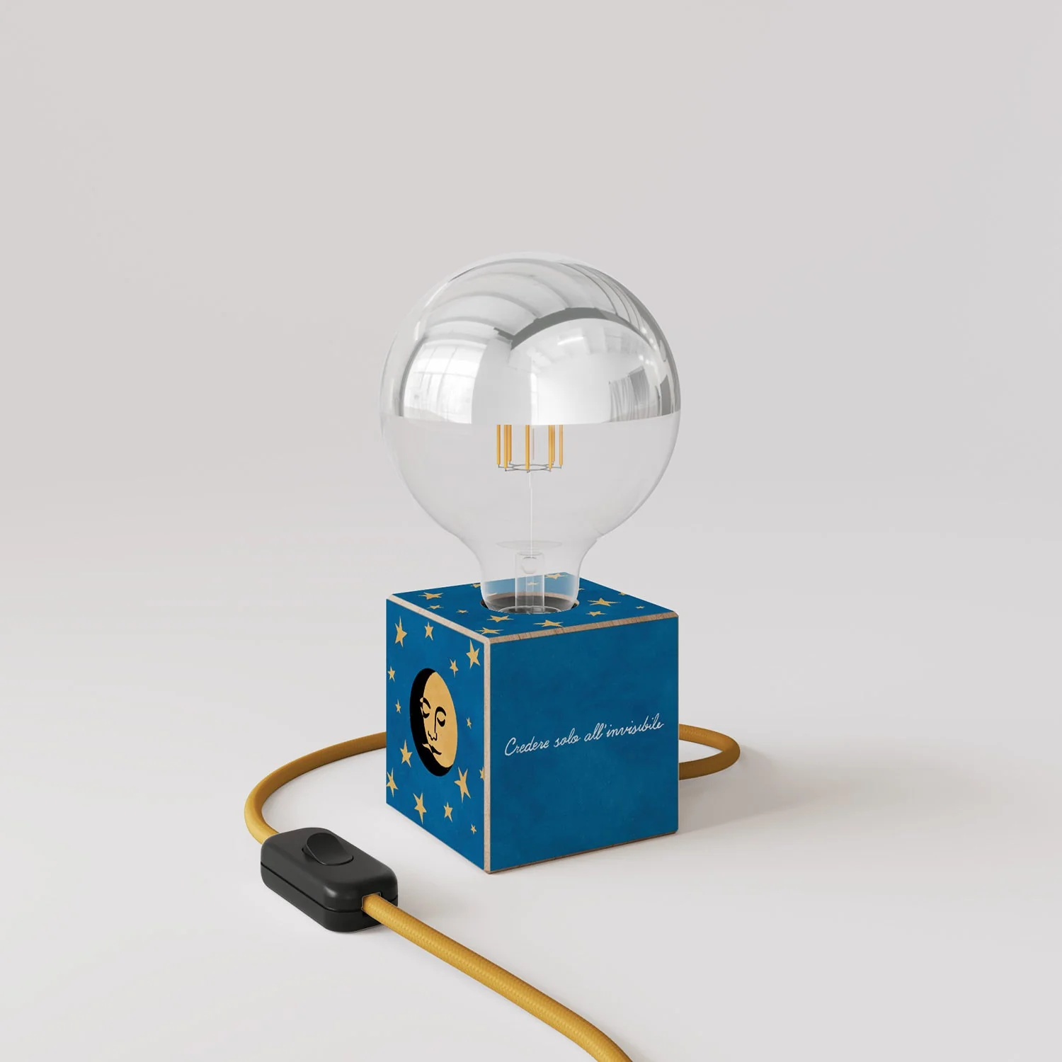 Lampe de table Cubetto « La luna » avec Fiche anglaise et ampoule globe demi-sphère argentée - Santomanifesto - Image 3