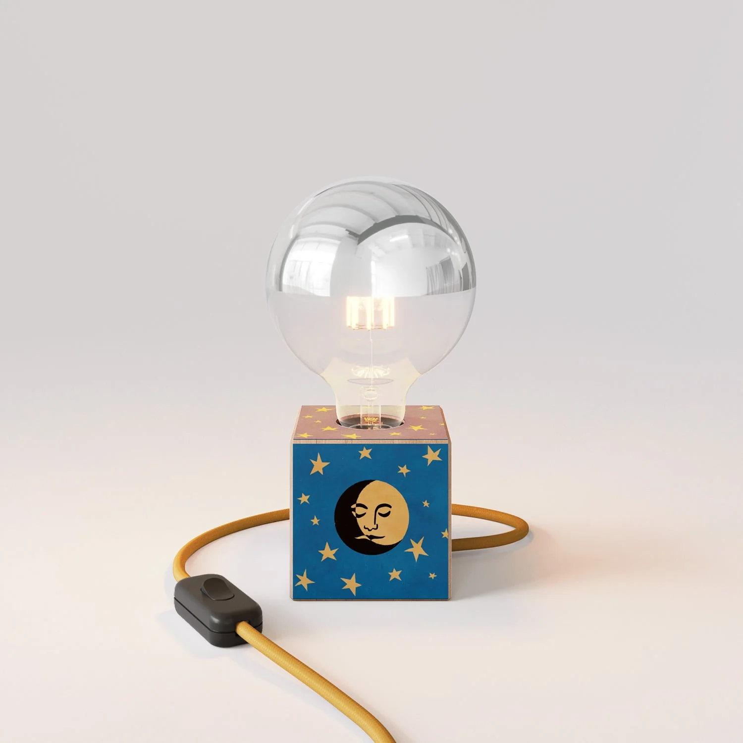 Lampe de table Cubetto « La luna » avec Fiche anglaise et ampoule globe demi-sphère argentée - Santomanifesto - Image 4