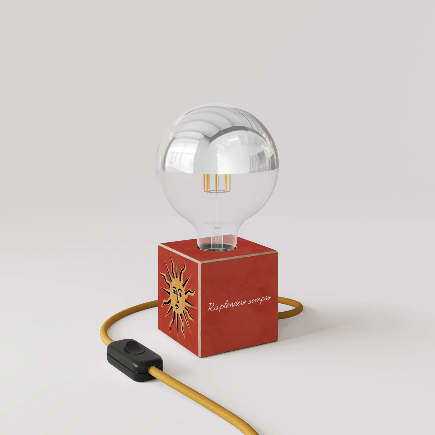 Lampe de table Cubetto « Il sole » avec Fiche anglaise et ampoule globe demi-sphère argentée - Santomanifesto - Image 3