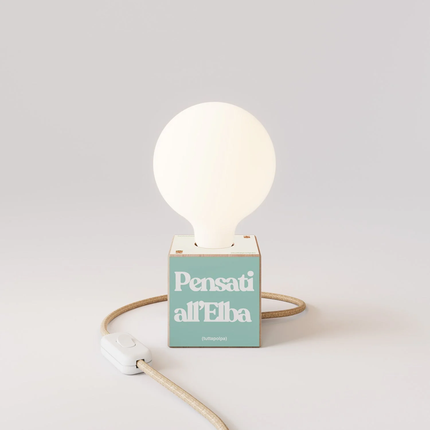 Lampe de table Cubetto "Pensati all’Elba" avec ampoule globe effet porcelaine - Tuttapolpa - Image 4