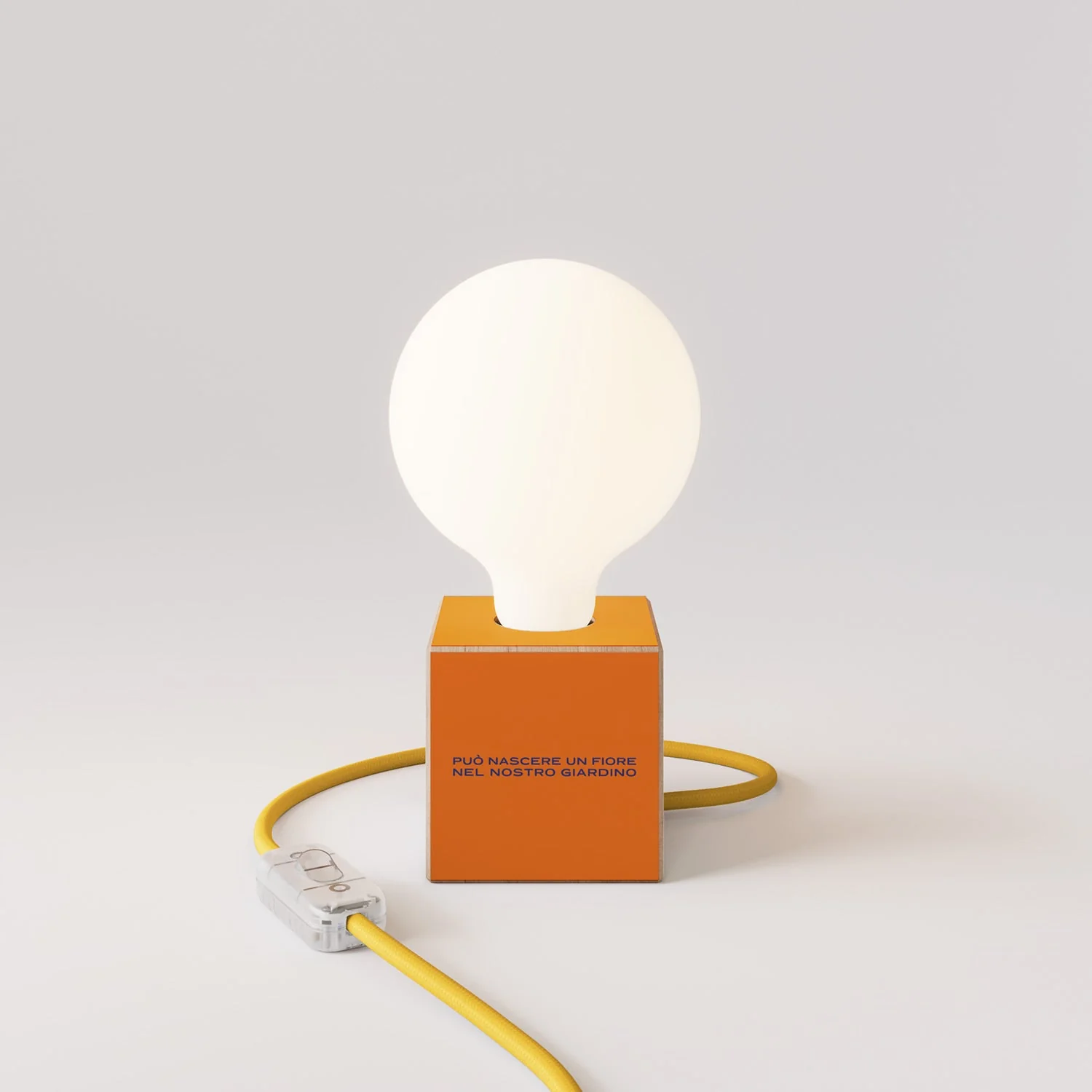 Lampe de table Cubetto « Può nascere un fiore » avec ampoule globe effet porcelaine - Santomanifesto - Image 4
