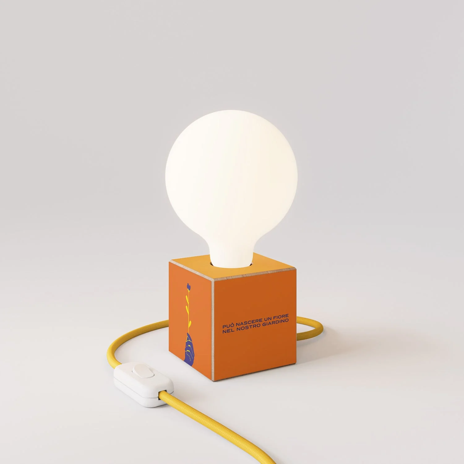Lampe de table Cubetto « Il peut naître un fleur » avec fiche anglaise et ampoule globe effet porcelaine - Santomanifesto