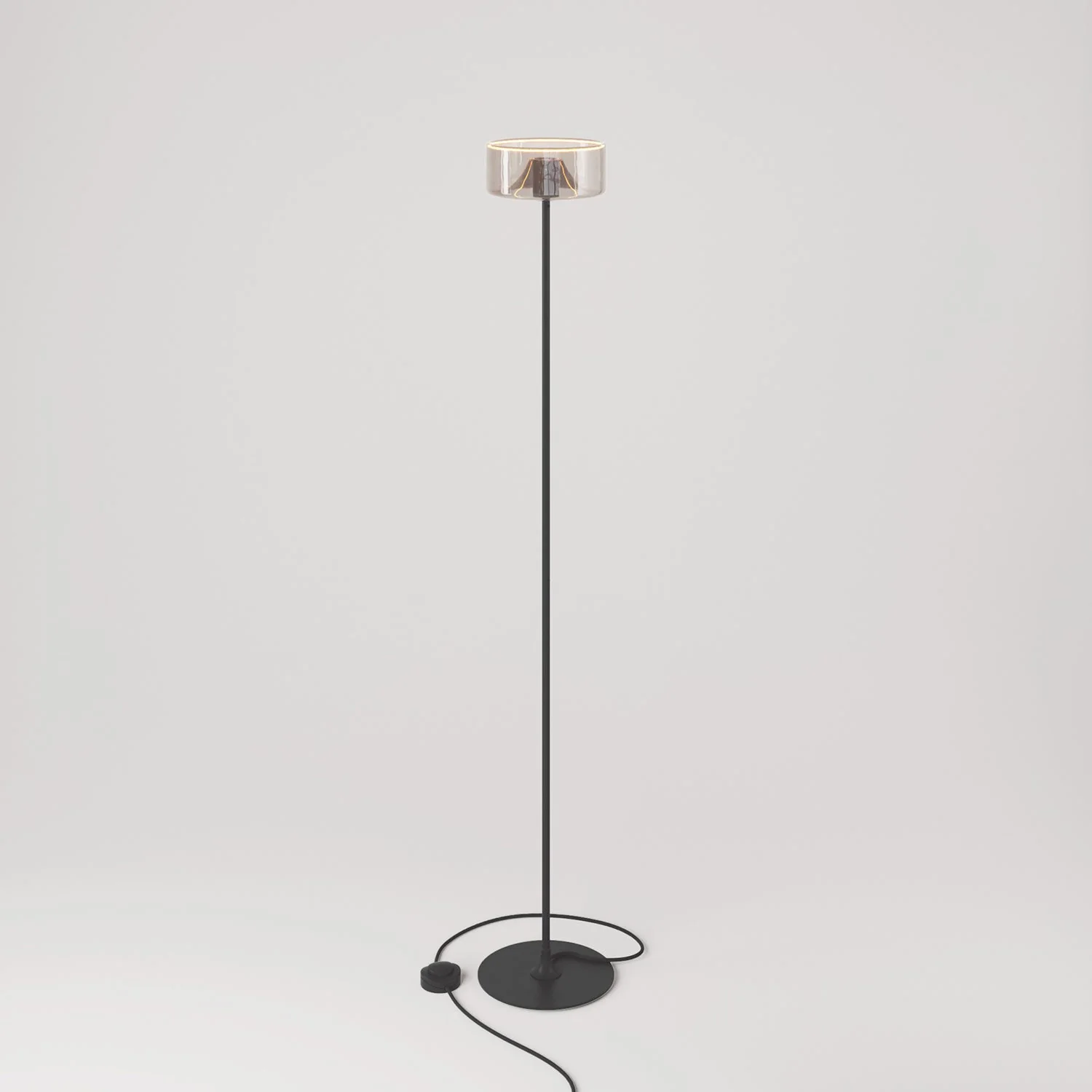 Lampe sur pied MAG-Y avec base métallique ronde et ampoule Ghost smoky - Noir