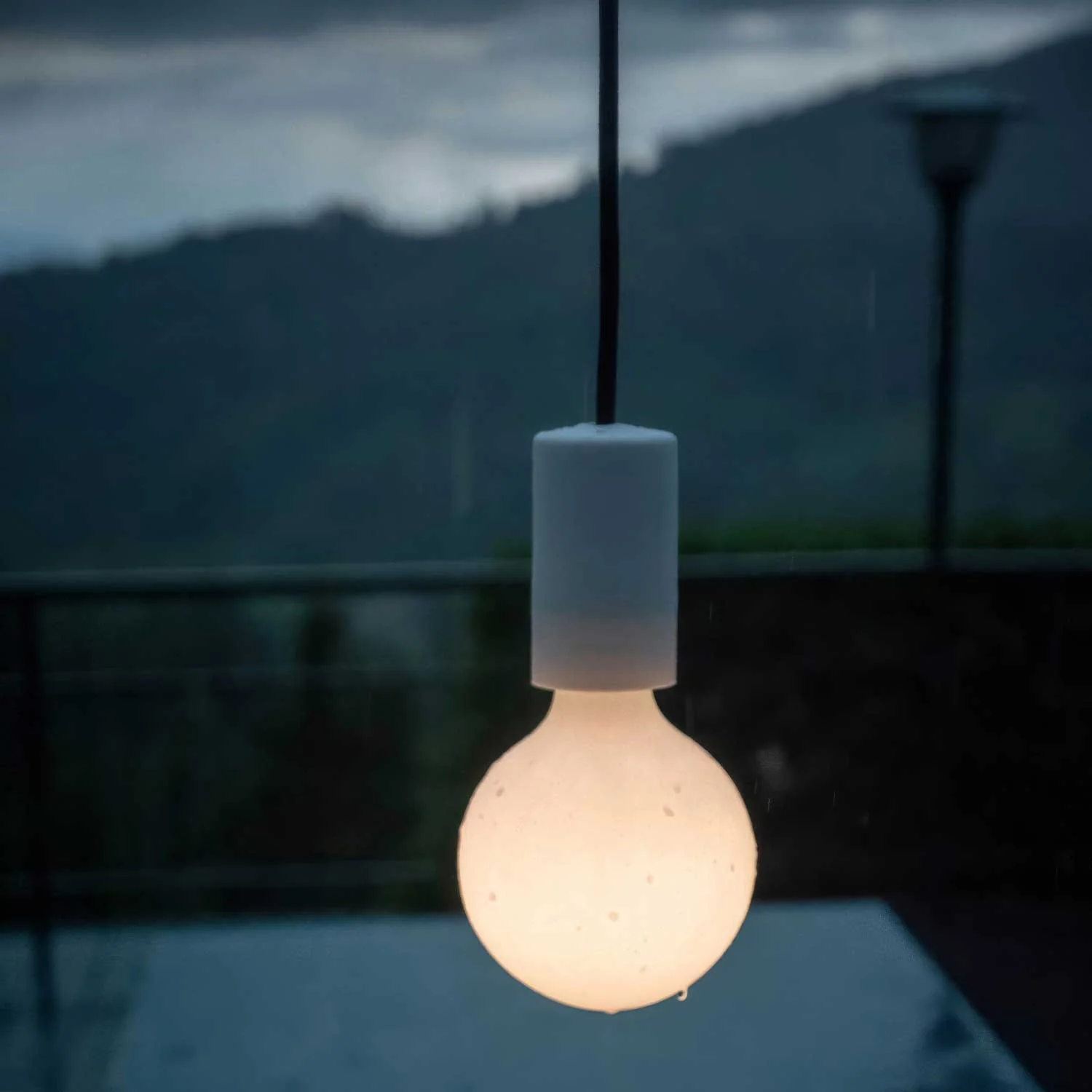 Modulair ELEGANT Lampe d’extérieur avec 5 m de câble textile, décentreur, pavillon et douille IP65 waterproof - Blanc - Image 4