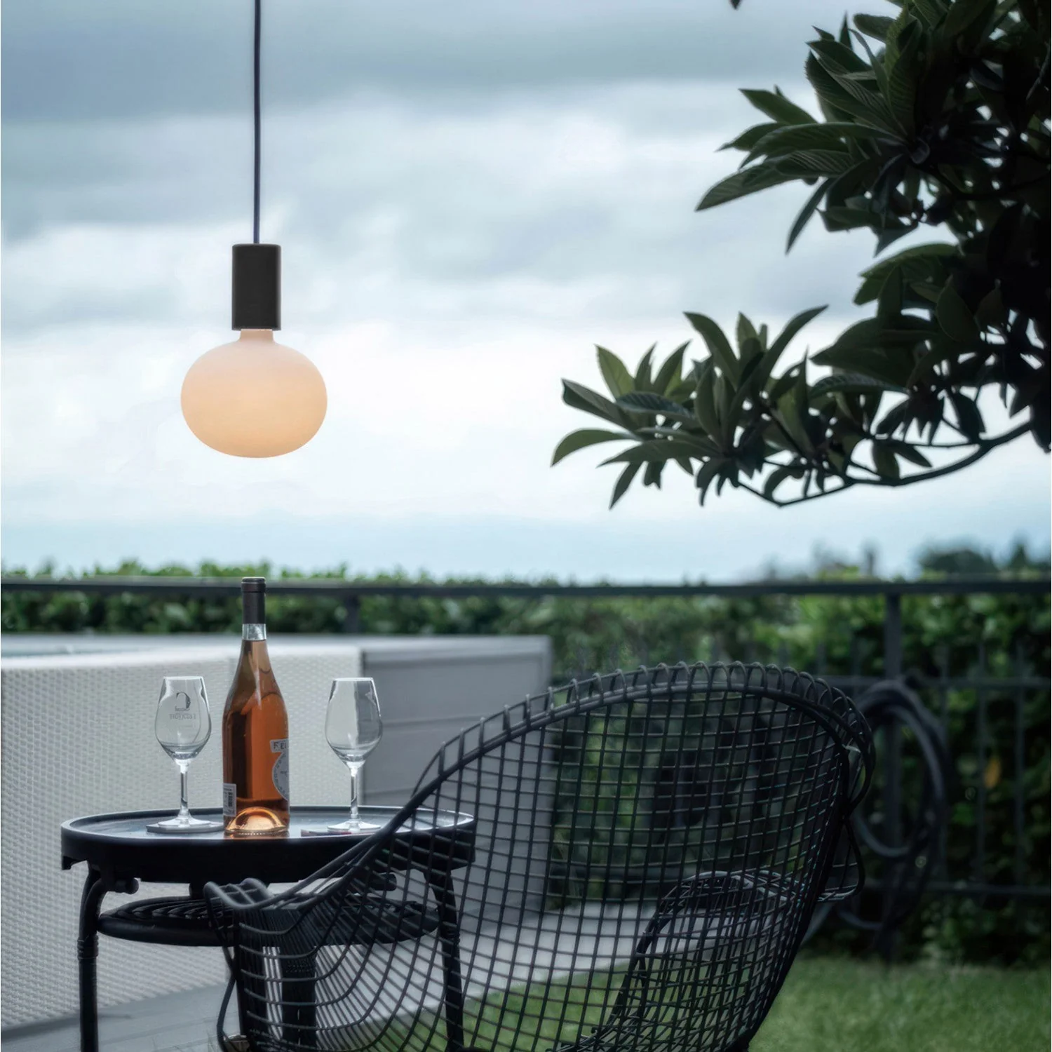 Modulair ELEGANT Lampe d’extérieur avec 5 m de câble textile, décentreur, pavillon et douille IP65 étanche - Noir - Image 4