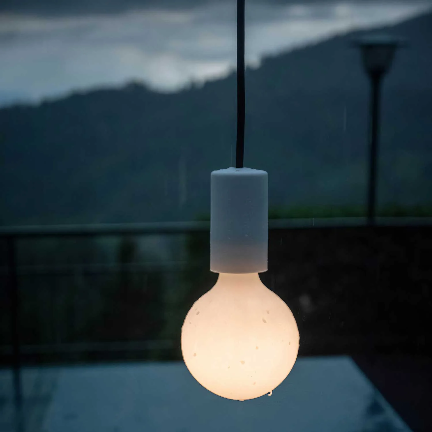 Modulair ELEGANT Lampe d’extérieur avec 1,5 m de câble textile, pavillon et douille en silicone IP65 étanche - Blanc - Image 4