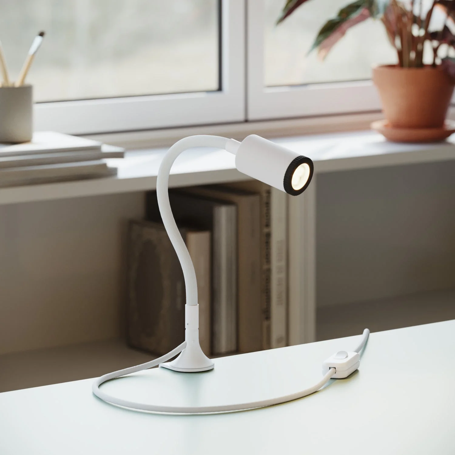 Spot orientable MAG-Y avec pince et fiche UK - Blanc mat - Image 2