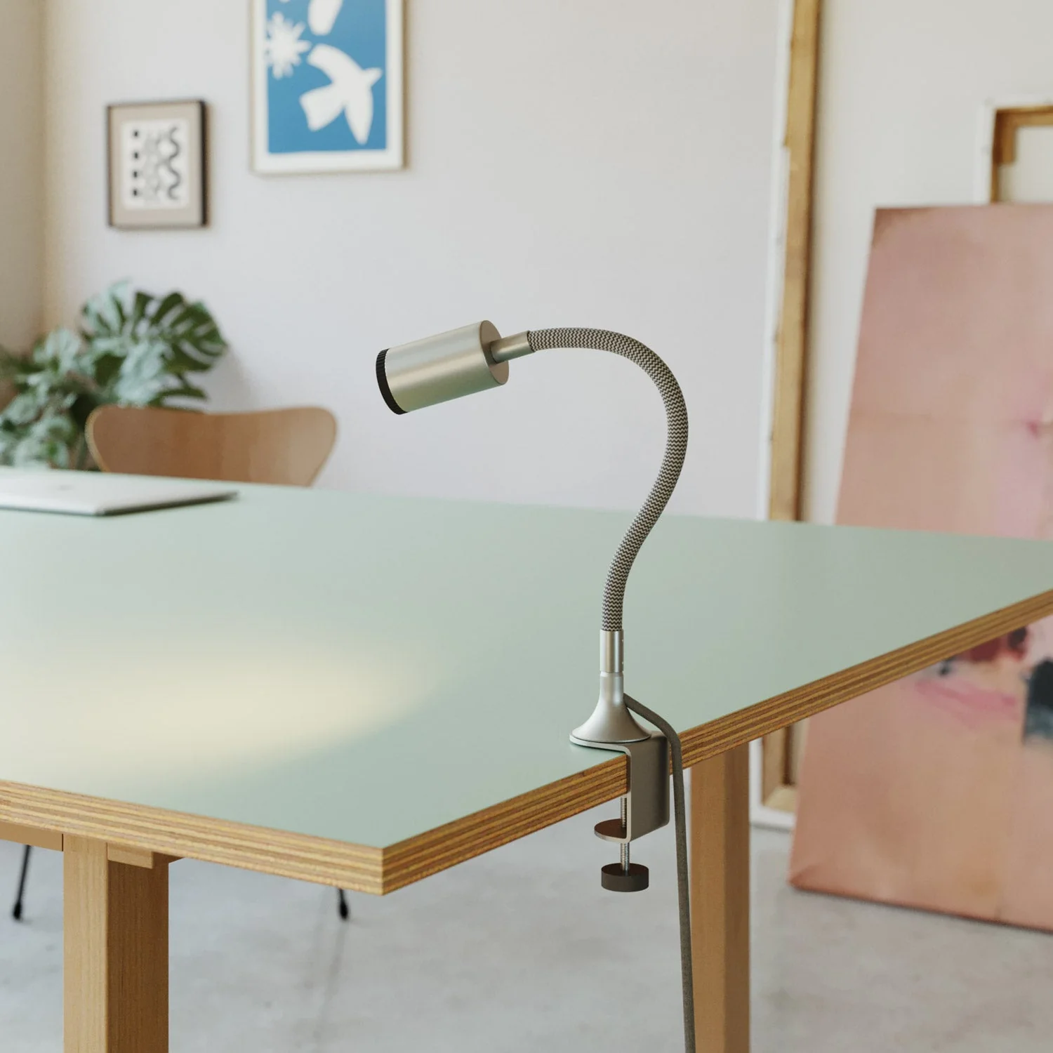Spot orientable MAG-Y avec pince et fiche UK - Titane satiné - Image 4